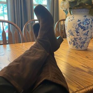 Liz Baker knee boots size 8.5, fits like a 9.